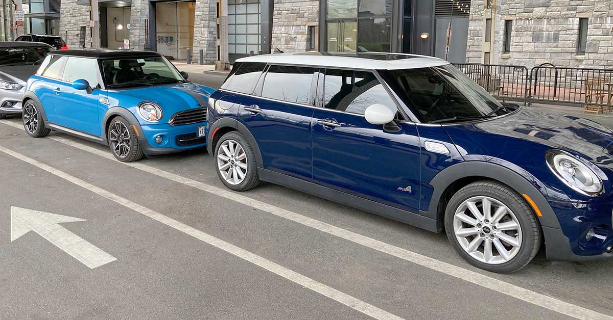 Side view of two compact Mini Clubman estates