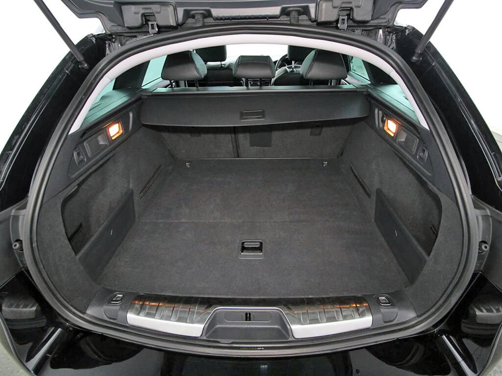 view of boot of Carbase Peugeot 508 SW