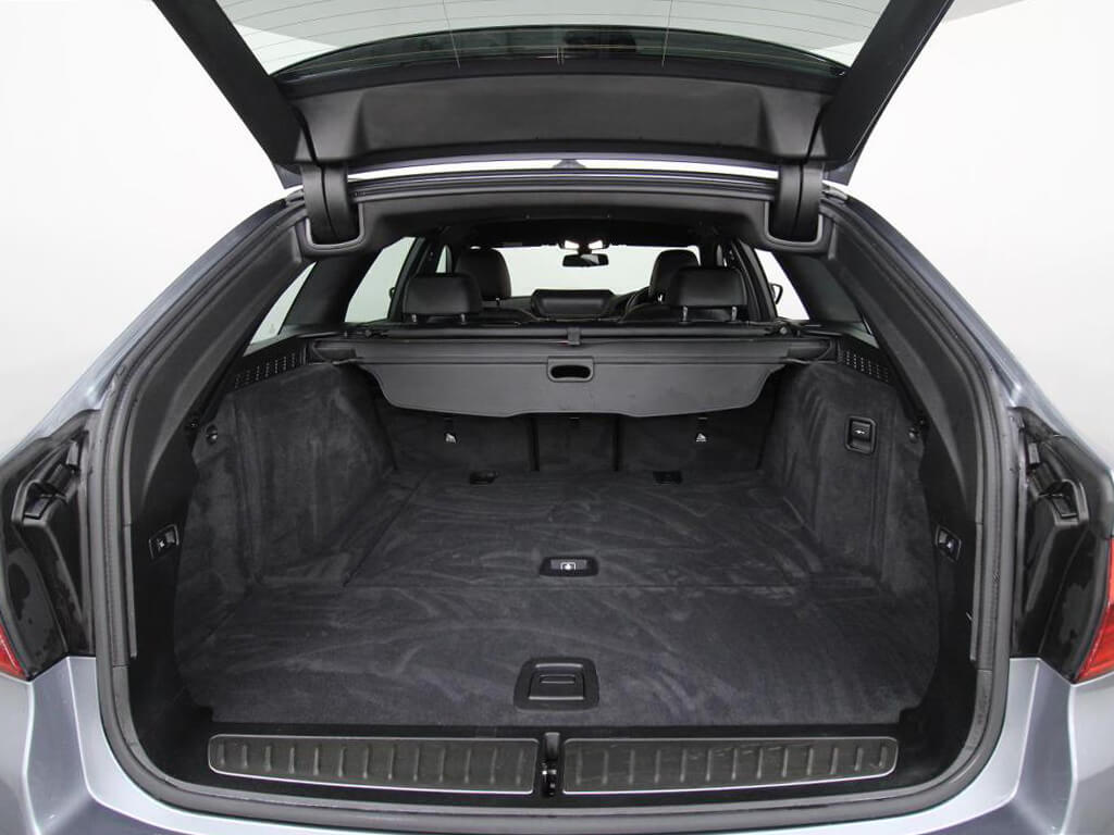 View of boot of Carbase BMW 5 series touring