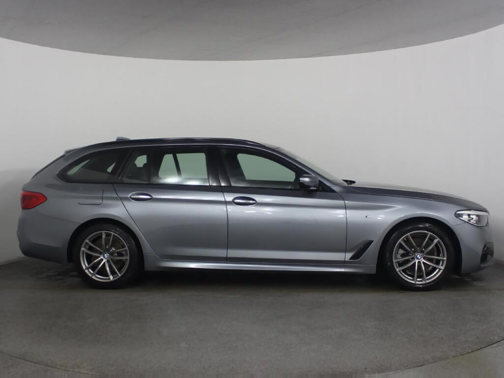 side view of Carbase BMW 5 series touring