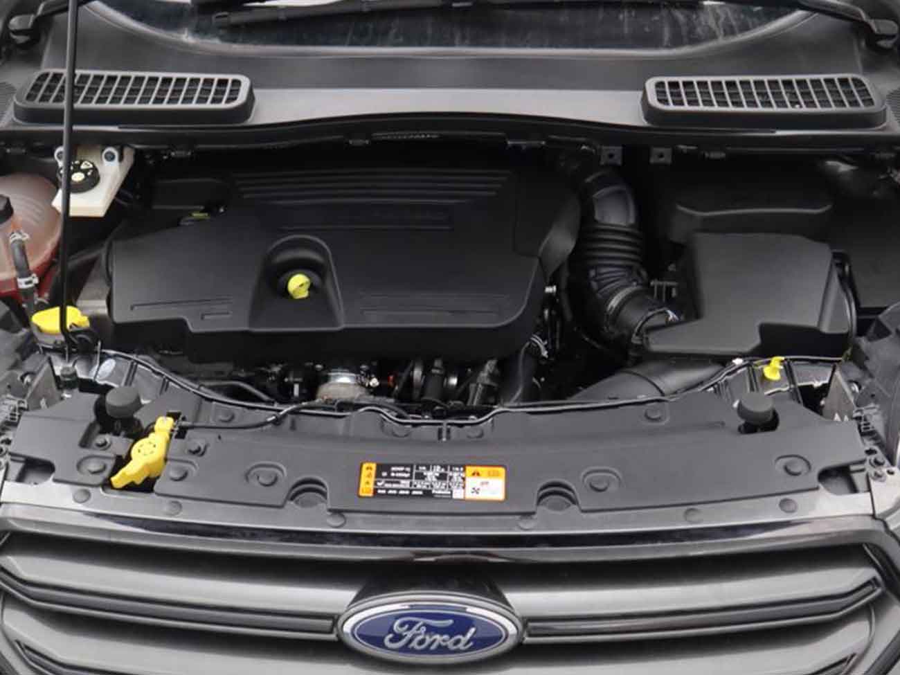 Image of engine of Land Rover Evoque